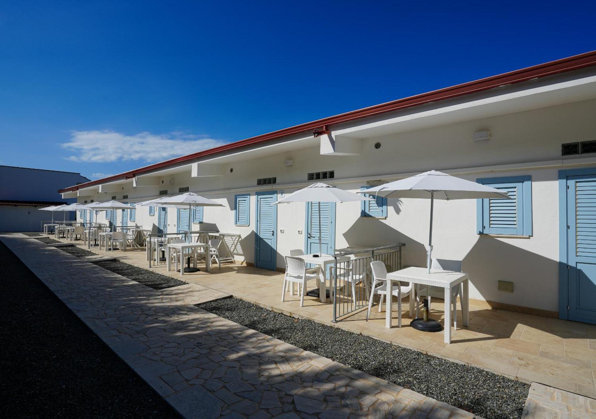 Villaggio Residence Bahja Paola Bagian luar foto